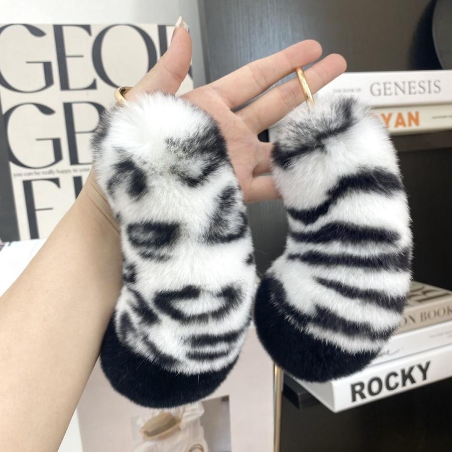 トラ ヒョウ柄 豹とら 虎 かわいい ミニチュア グッズ ストラップ ファー もこもこ バッグチャーム しっぽ ふわふわ 癒し もふもふ 肉球 バッグチャーム