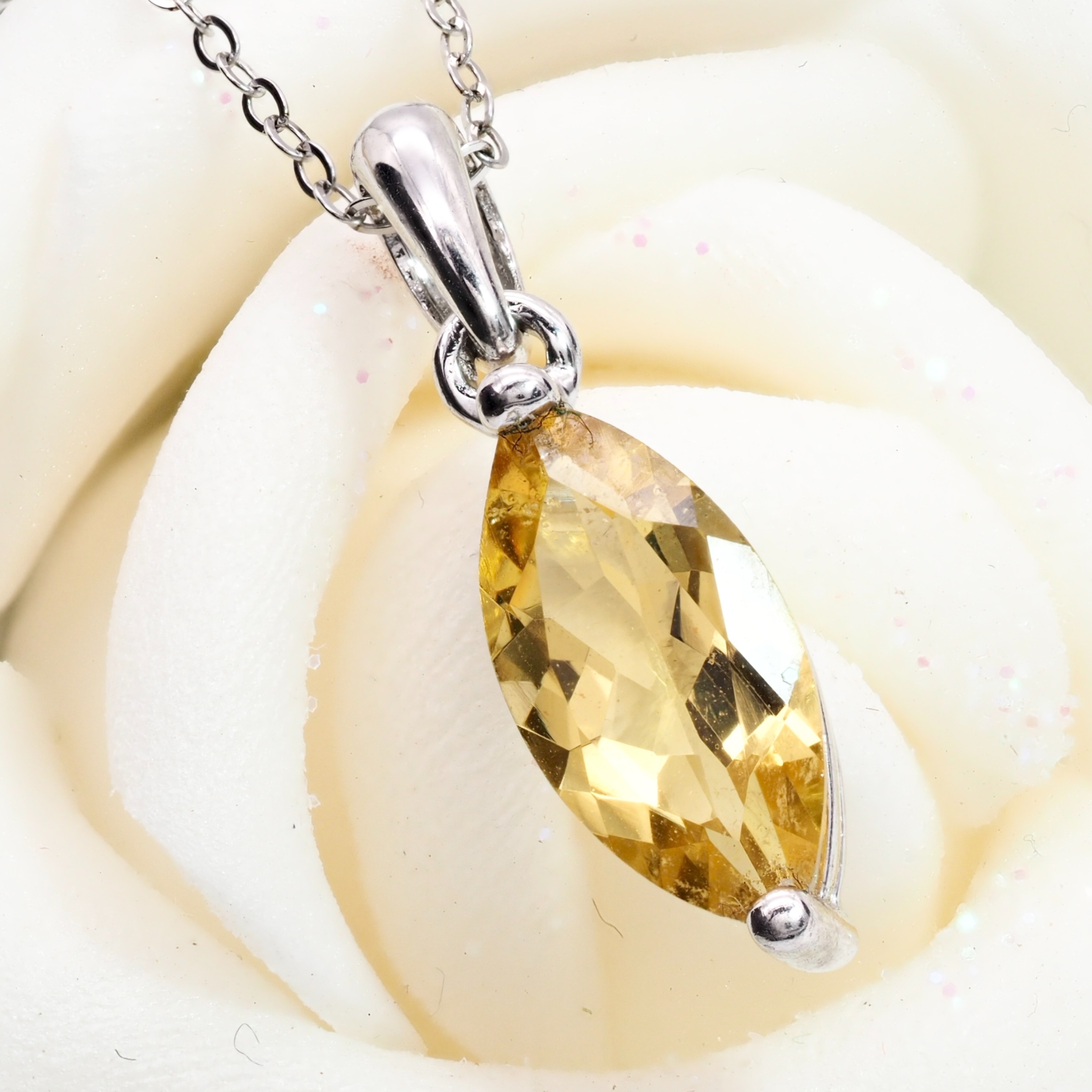 天然 イエローベルリ ネックレス マーキスカット 華奢 ジュエリー ペンダント 誕生日 バレンタイン 宝石 貴金属 ジュエリー 冠婚葬祭 セミフォーマル デート 結婚