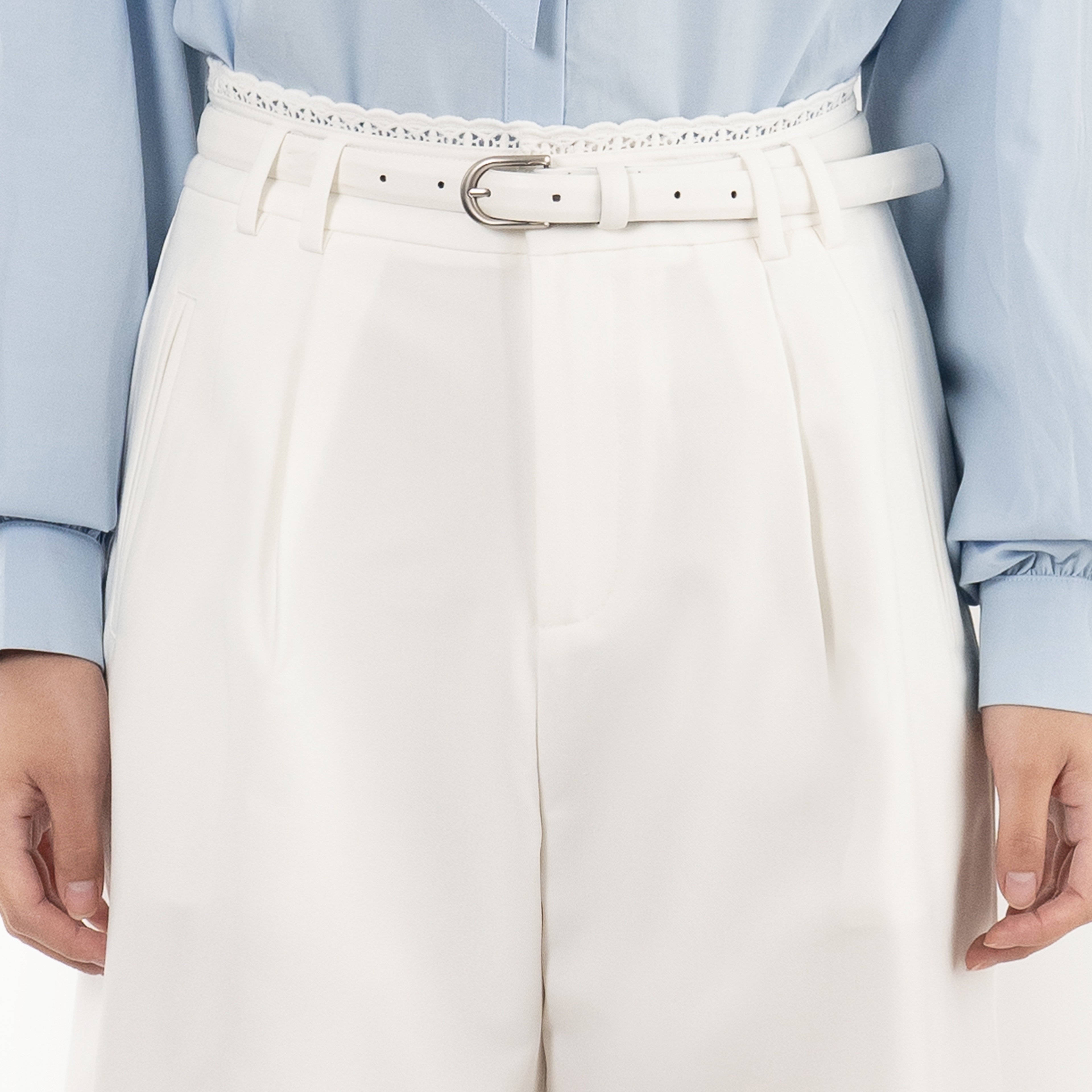 レディース スラックス パンツ タックハーフパンツ　タックが入っているのでシルエットが美しくエレガントなコーディネートにもぴったり