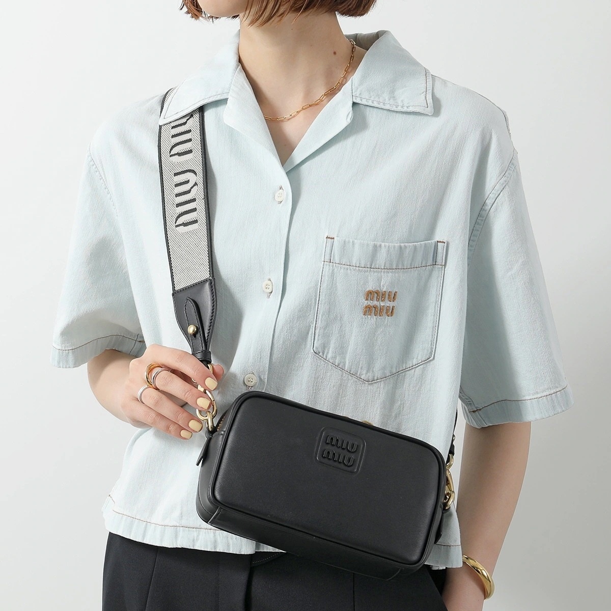 MIUMIU ミュウミュウ ショルダーバッグ 5BH225 2F8K レディース レザー クロスボディ カメラバッグ クラッチバッグ ロゴ 鞄 F0002/NE