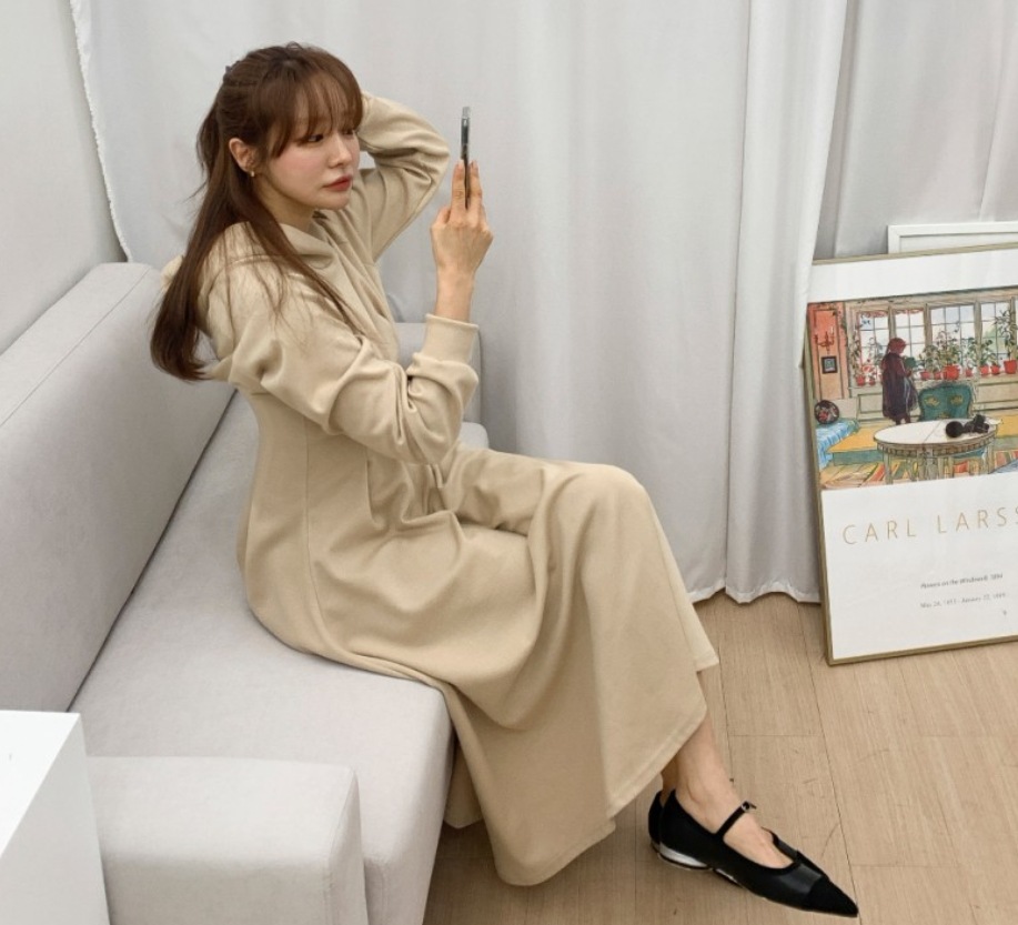 スウェットワンピース ワンピース フーディー ロング ロング丈 袖あり 長袖 襟なし Aライン フード付き ハイウエスト 伸縮性 薄手 かわいい 大人可愛い きれいめ シンプル カジュアル 大人