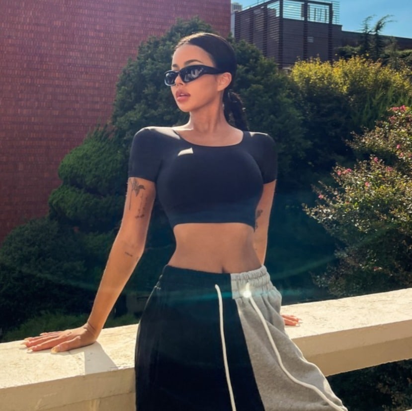 トップス Tシャツ カットソー トップス ショート丈 袖あり 半袖 Uネック ラウンドネック 襟なし タイト 細身 伸縮性 きれいめ シンプル 大人 上品 おしゃれ お洒落 かっこいい 大人女子