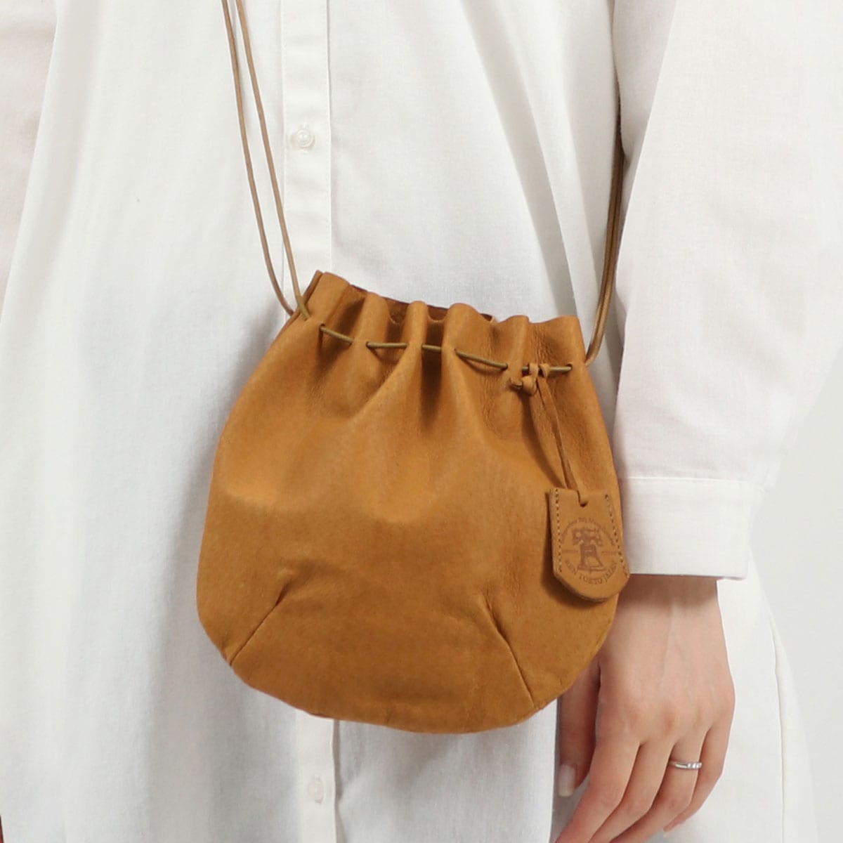 バルーンショルダー HALLIE ピッグレザー 巾着 シンプル 日本製 9E-30402