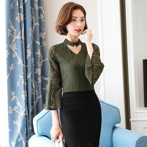 2054.ベルスリーブチョーカー風Vネックレーストップス(グリーン)