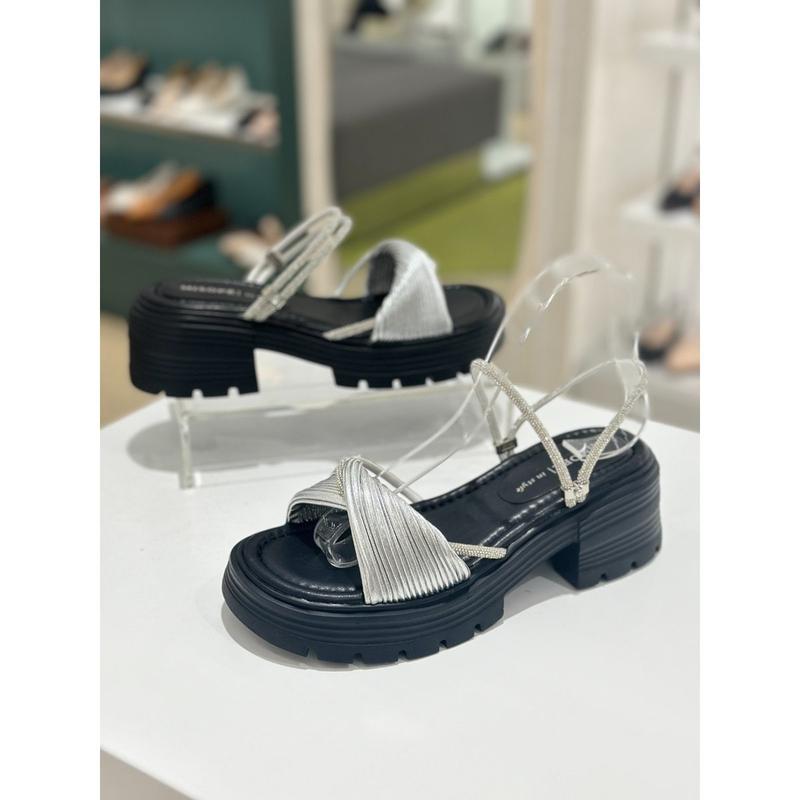 [ヨジュ店] [] 女性用幅広パッド入りストラップツーウェイサンダル＆スリッパ（3色）712524018 シルバー