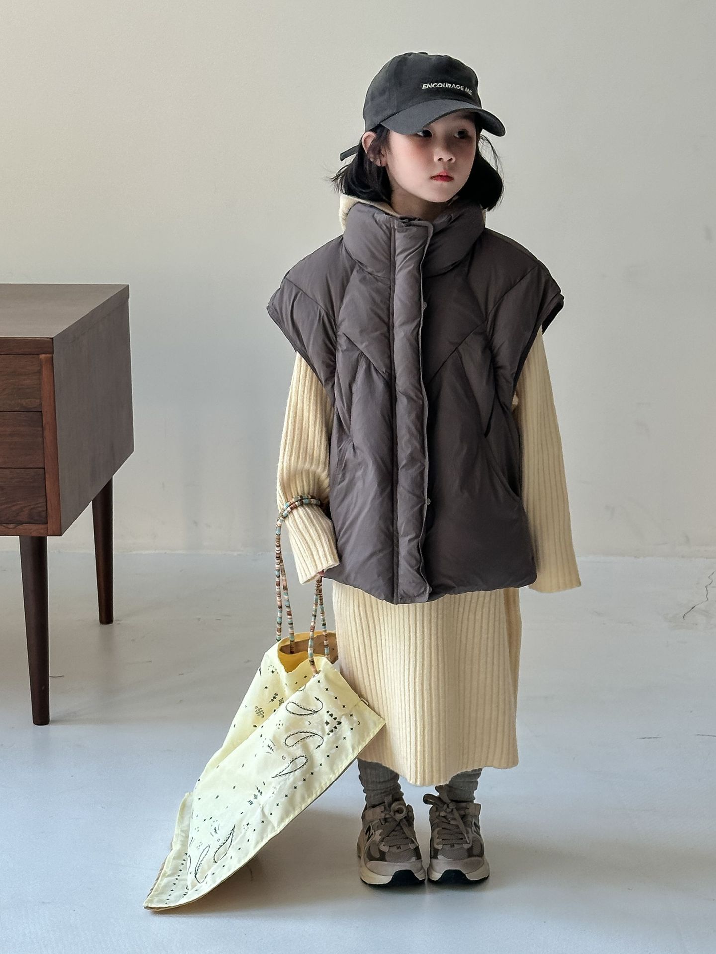 子供服ベスト2024冬モデル女性赤ちゃん韓国版純色ダウンベスト子供用袖なし白アヒルの綿毛コート