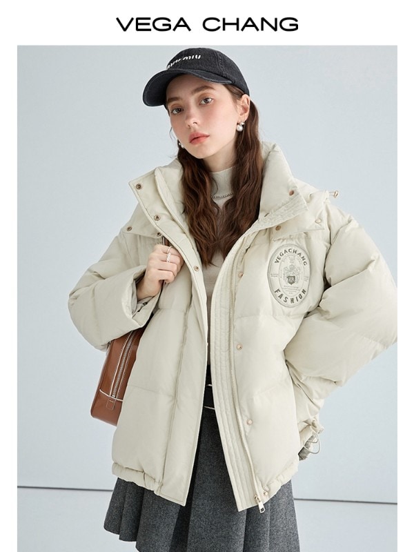 VEGA CHANG ダウンジャケット レディース ショート丈 2025年冬新作 暖かい 刺繍ロゴ フード付きジャケット