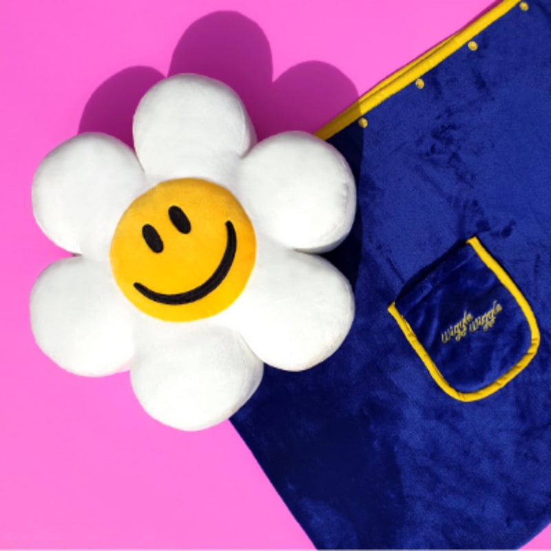 WIGGLE WIGGLE / Cushion Blanket / Smile We Love