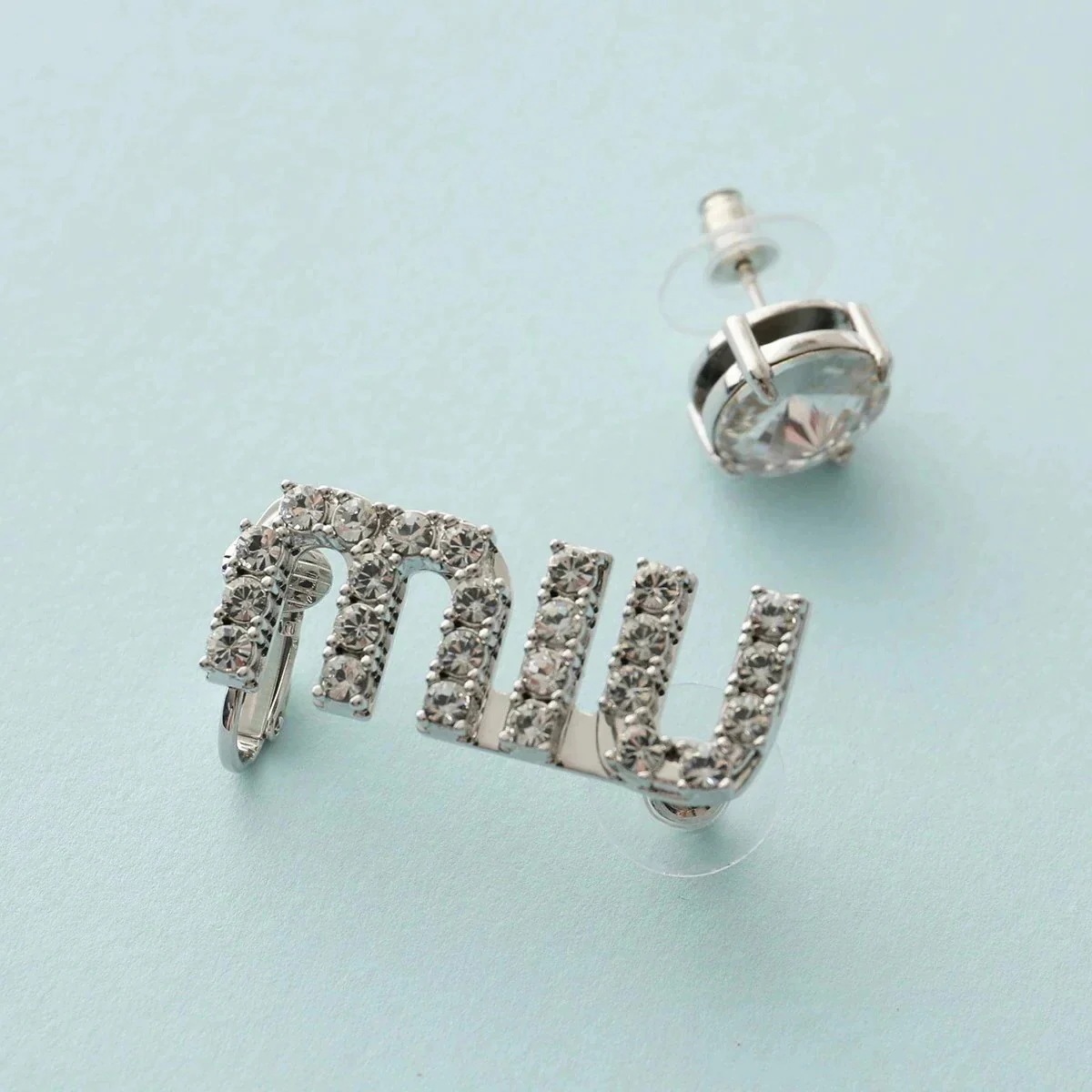 MIUMIU ミュウミュウ ピアス 5JO760 2DNC レディース アクセサリー クリスタル ロゴ アシンメトリー F0OKL/ACCIAIO+CRYSTA
