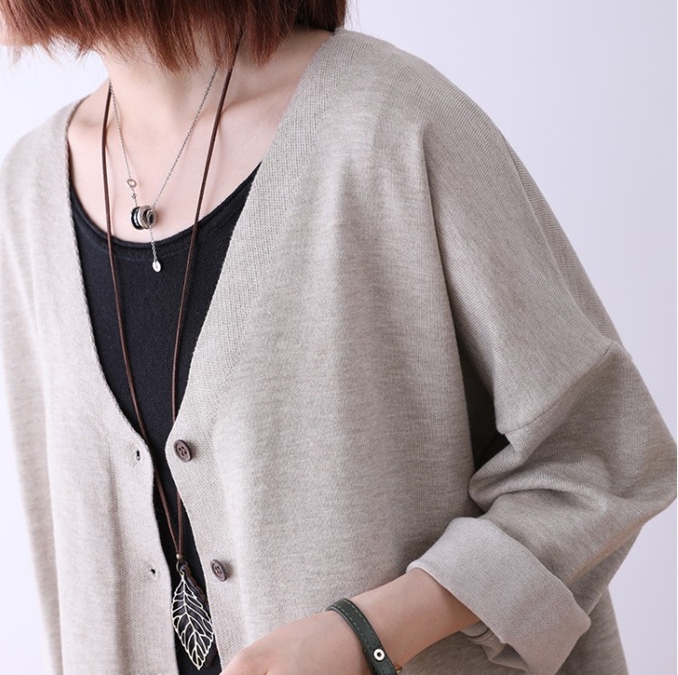 ワイドデザインカーディガン カジュアルカーディガン 長袖ニットカーディガン トップス アウター ニットソー セーター カーディガン ショート丈 袖あり 長袖 Vネック ワイド Iライン 前開き ニット