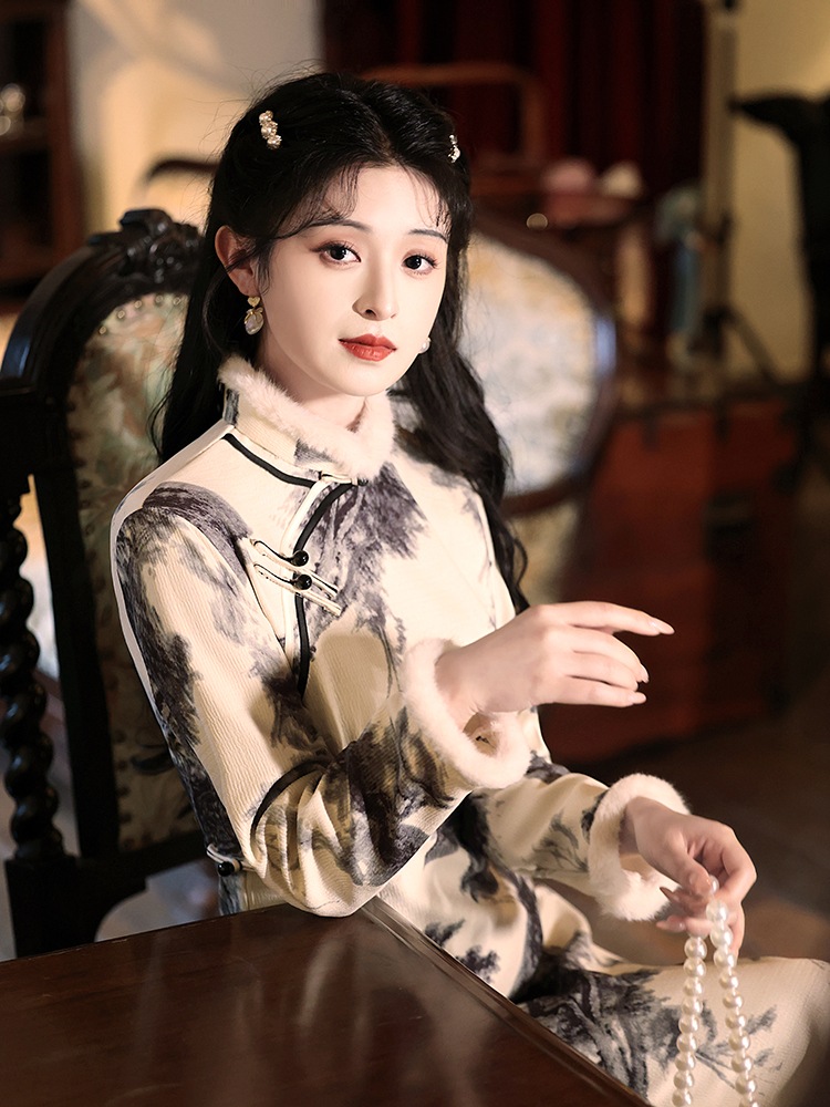 水墨画チャイナドレス2024秋冬女性の新しい風高貴な国民風冬長袖プラスベルベット肥厚冬