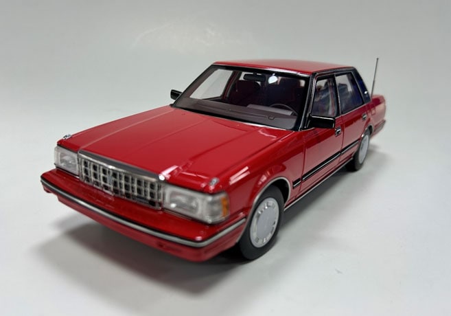 XiaoGuang MODEL 1/18 トヨタ クラウン MS122 レッド(内装レッド)【8250614R-1】 ミニカー XG 8250614R-1 トヨタ クラウン MS122 レッド/レッド
