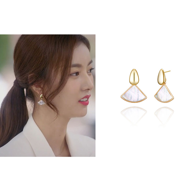 [芸能人着用] レブル 天然螺鈿ピアス/イヤリング/韓国ファッション/韓国ファッションスタイル/韓国ストリートファッション/SNSで人気/韓国の人気ブランド