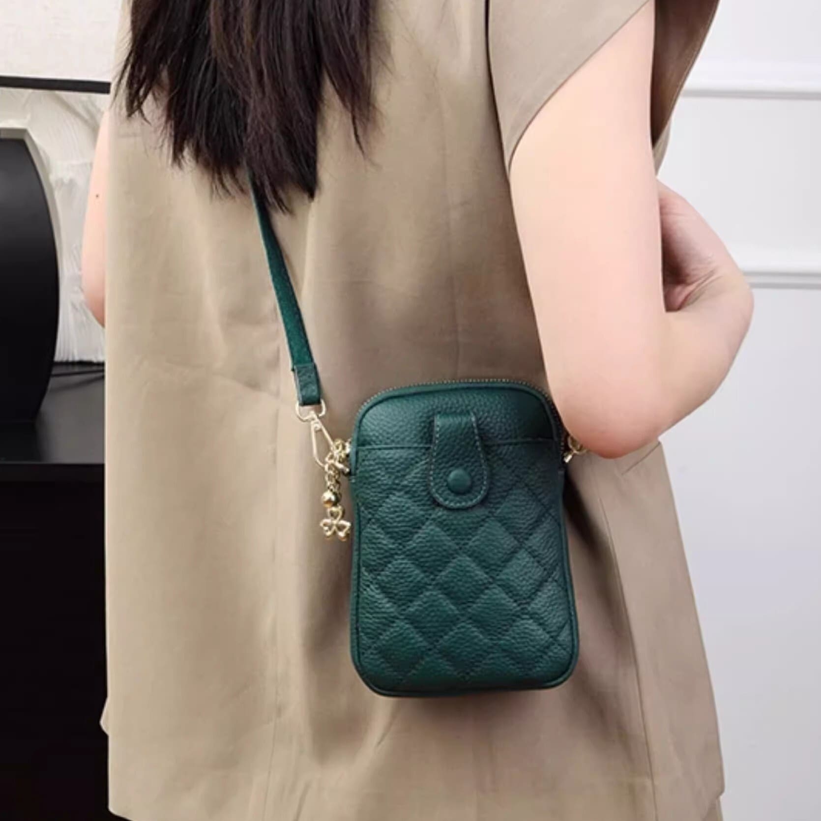 バッグ カバン レディース ショルダー 斜めがけ 肩がけ ポシェット ミニバッグ スクエア 四角 ポケット ファスナー かわいい シンプル 上品 クール エレガント フェミニン オフィス ビジネス