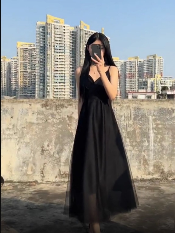 ワンピース ワンピドレス ロング丈 袖なし ノースリーブ Vネック Aライン 肌見せ かわいい 大人可愛い きれいめ シンプル カジュアル 大人 上品 おしゃれ お洒落 大人女子 こなれ感 ラフ