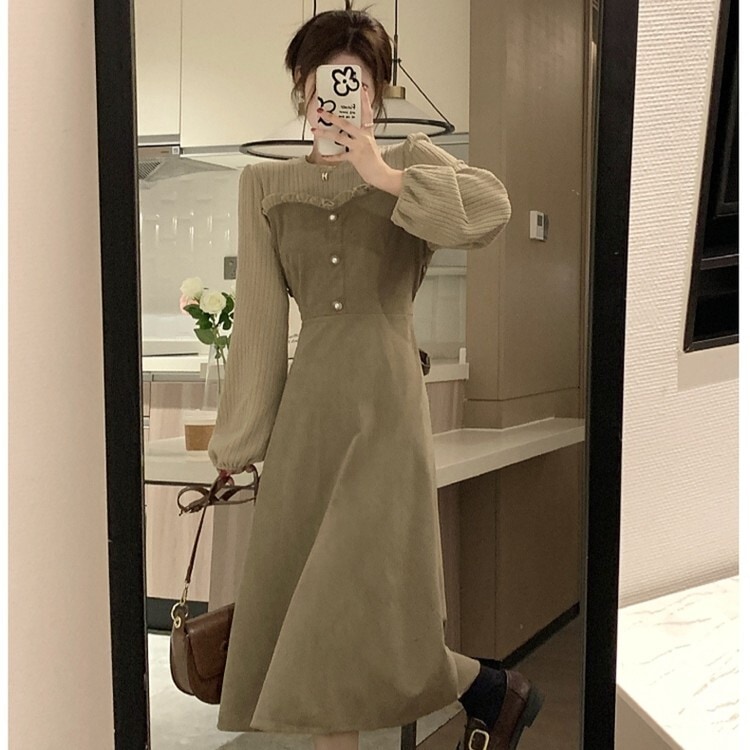 レディース ワンピース ミモレ 長袖 ラウンドネック フレア フリル ウエストマーク ボタン ドッキング かわいい 大人可愛い きれいめ 上品 おしゃれ レトロ ガーリー 主役級 存在感 ラブリー