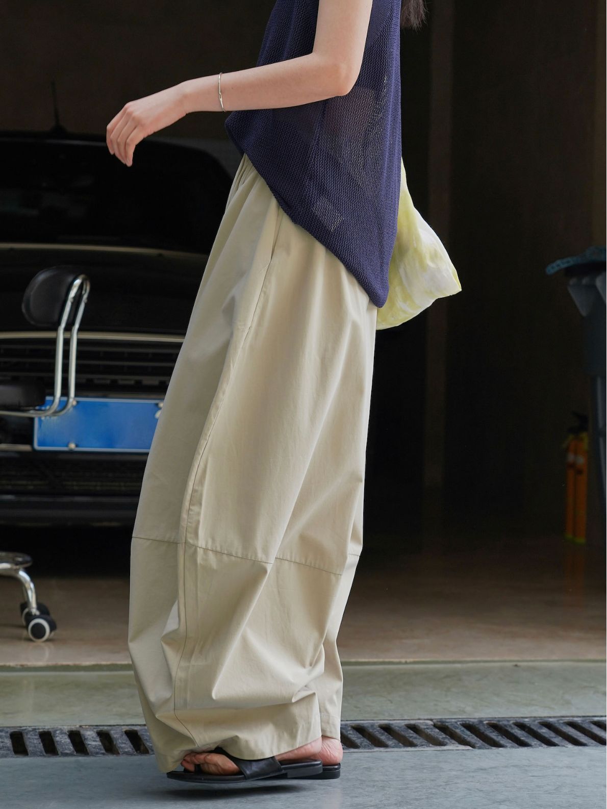 服の夏の新型日系の怠惰な文芸の弧の形の広い足のカジュアルなズボンはゆったりしていてやせている日焼け止めのズボンの女性を現します