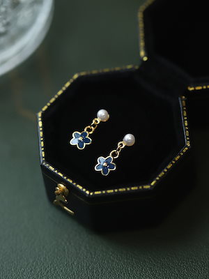 レトロな中国風の青い梅の花真珠のイヤリング秋女性ニッチなデザインプレミアムセンスイヤリング2023甘い