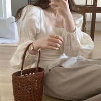 ３色 トップス シャツ ブラウス レディース 春 夏 きれいめ 長袖 ショート丈 長袖 ボリューム袖 パフスリーブ 萌袖 スクエアネック タイト 細身 ホワイト ブラック ベージュ ワンサイズ ジャス