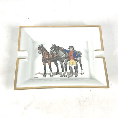 ✨美品✨HERMES エルメス 馬柄　アッシュトレイ  灰皿　小物入れ 楽天市場】HERMES エルメス アッシュトレイ 灰皿 馬柄 ホース