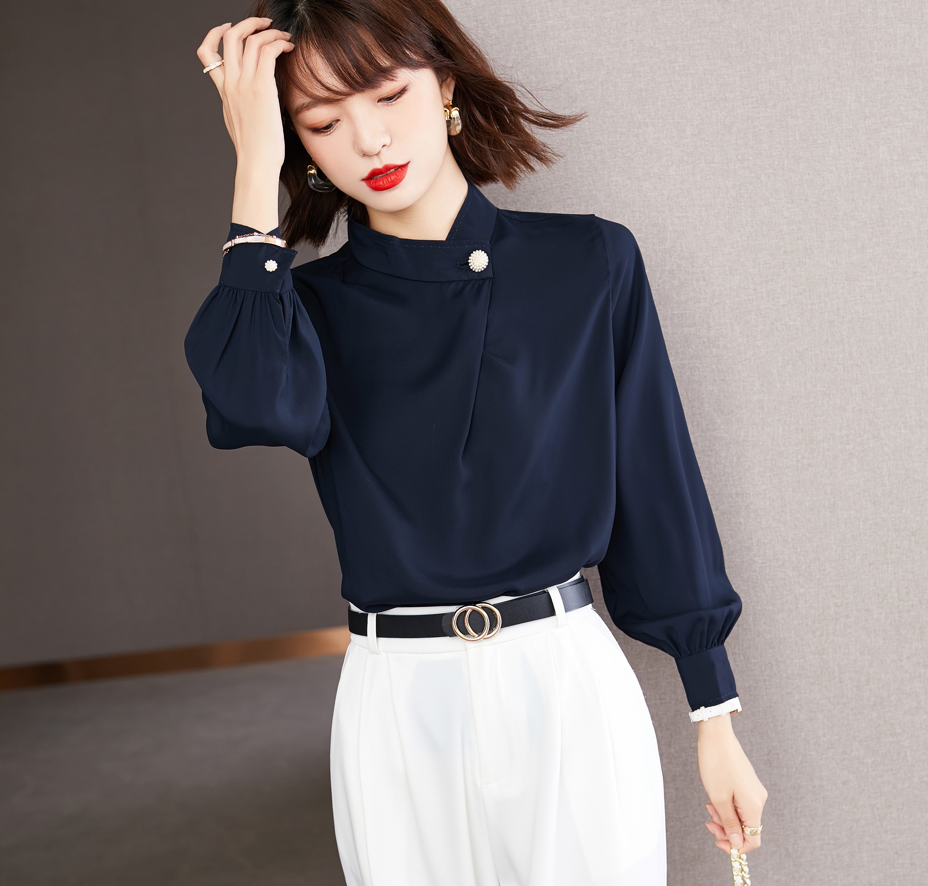 レディース トップス ブラウス 長袖 ハイネック かわいい 大人可愛い きれいめ シンプル 上品 おしゃれ かっこいい こなれ感 クール モード系 エレガント モダン 主役級 存在感 抜け感 都会的シャツ・ブラウス