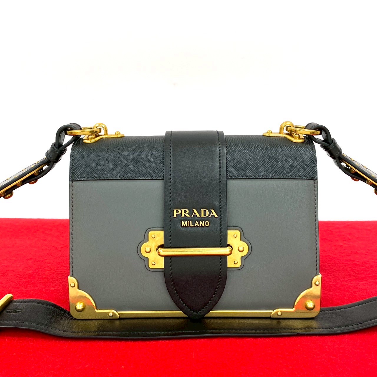 カイエ ロゴ 金具ショルダーバッグ レザー グレー 40276ショルダーバッグ