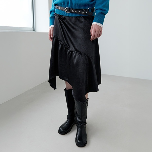 UNBALANCE MIDI SKIRT BLACK