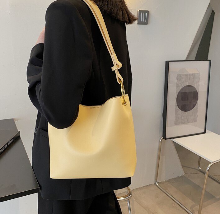 5色 ショルダーバッグ レディース ミニバッグ 肩掛け 斜めがけ 大人 カジュアル かわいい 通勤 お財布 スマホ 旅行 ストラップ スクエア 小さい 大人可愛い きれいめ シンプル カジュアル 大人