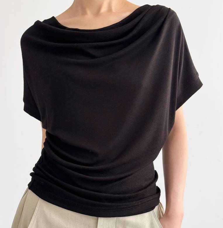 レディース トップス カットソー Tシャツ 半袖 ラウンドネック かわいい 大人可愛い シンプル おしゃれ ラフ 存在感 ベーシック フェミニン リラックス 無地 春 夏 秋 ロングシーズン ママ デ