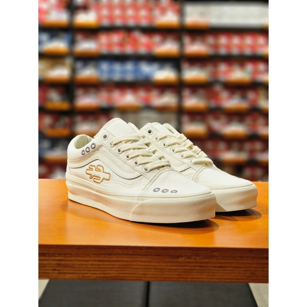 バンズユニセックス MTE オールドスクールデザートフローラルマシュマロ (VN000CY2FS8) スニーカー