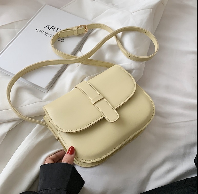 バッグ レディースバッグ ショルダーバッグ 斜めがけバッグ 肩掛けバック 便利 コンパクト スクエア型 ファスナー 厚手 大人可愛い きれいめ シンプル 大人 上品 おしゃれ お洒落 主役級 存在感