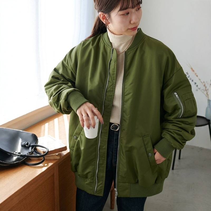 アウター ブルゾン MA1 長袖 ラウンドネック 前開き ファスナー ポケット ミディアム丈 かわいい 大人可愛い きれいめ シンプル 上品 おしゃれ かっこいい カジュアル ラフ ルーズ こなれ感