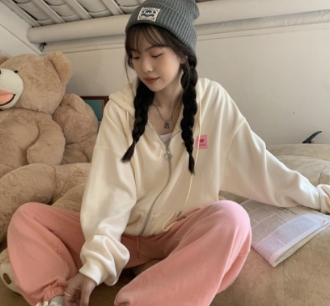 ハート柄ゆったりパーカー 袖あり 長袖 キュート スタイル かわいい 可愛い オーバーサイズ シンプル 大人 カジュアル おしゃれ 大人可愛い 大人女子 こなれ感 キュート 爽やか ナチュラル 柄