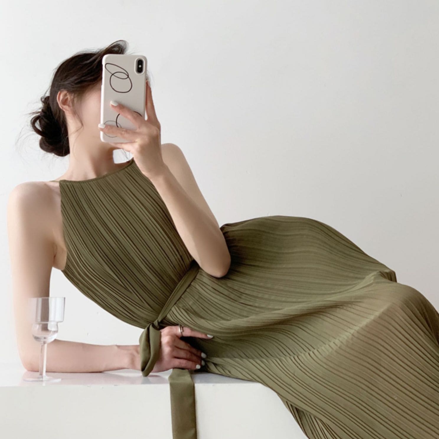 ワンピース レディース ホルターネック プリーツ ワンピ 個性的 春服 夏服 ロング 袖なし リボン ウエスト インスタ映え モテ 流行 トレンド 高見え 格上げ 涼しい 華奢見え 無地 カ