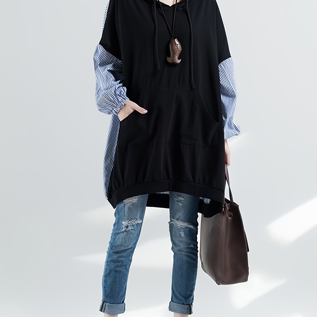 女性用のスタイリッシュなブラックのフーディー青いストライプの袖付き - ルーズフィット長袖のプルオーバーポケット付き春/夏/秋に最適カジュアルなアットワードフード付きプルオーバーポケット