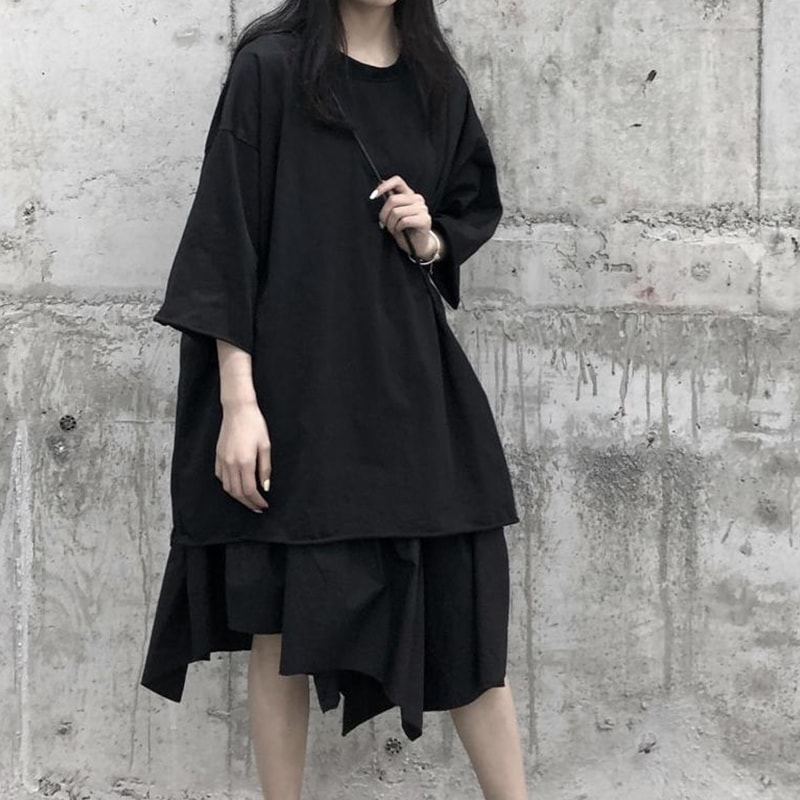 夏の新作レディース半袖ワンピースブラックオールマッチカジュアルステッチフェイクツーピースカジュアル半袖ワンピースルーズラージサイズ快適レディーススカートカジュアル無地シンプル