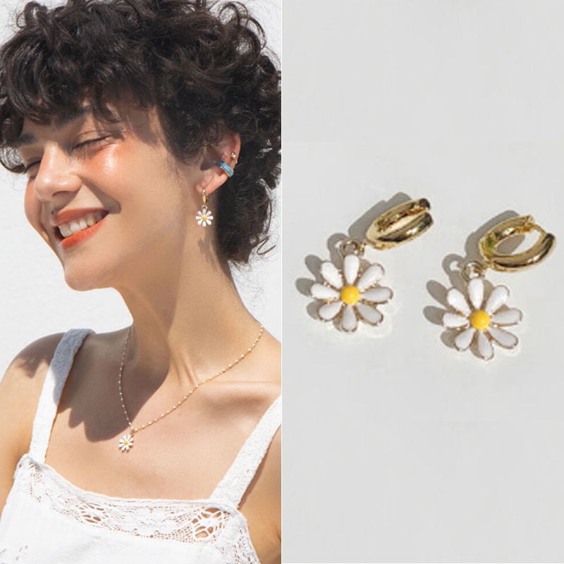 [ケプラーヤングは着用] daisy bold one touch earrings 韓国ファッションジュエリー デイリーアクセサリー ピアス