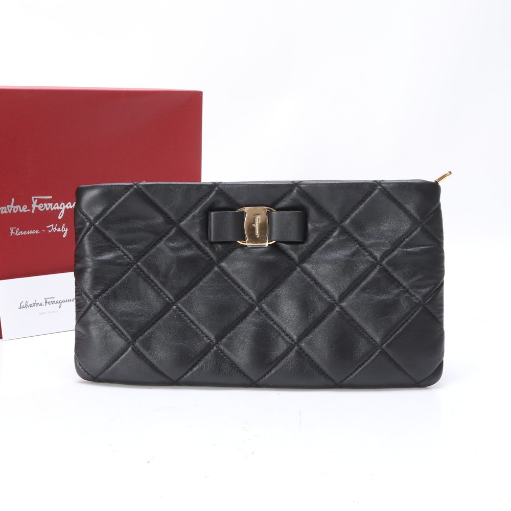 極美品 ヴァラリボン キルティング ゴールド 金具 C229 レザー クラッチ バッグ ハンド セカンド ポーチ トート レディース EUE BR8-1 中古