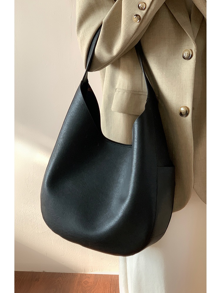 牛革トートバッグ女性2025新型ワンショルダー大容量通勤バケツバッグ本革脇バッグ