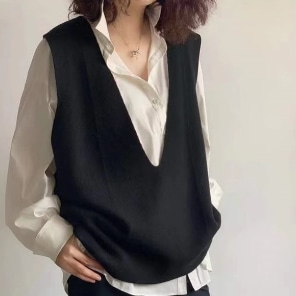 レディース トップス ベスト アウター 上着 ノースリーブ Vネック ニット シンプル カジュアル 上品 おしゃれ かっこいい レトロ こなれ感 ガーリー ルーズ 個性的 クール モード系 エレガント