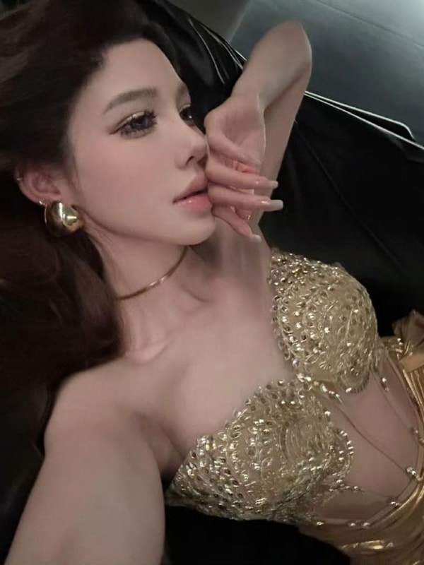 魚骨露背胸拭きミニスカート透視軽贅沢風クラブDJパーティーセクシー演出服ゴールドドリルワンピース 4,768円