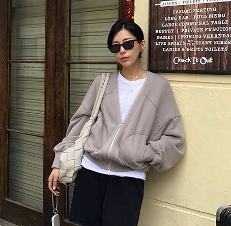 アウター レディース スウェット ブルゾン ジャケット シャンパー 春服 秋服 2色 長袖 Vネック ノーカラー ポケット SNS 映え 写真 映え 流行 トレンド 楽ちん 若見え 普段使い 日常使い