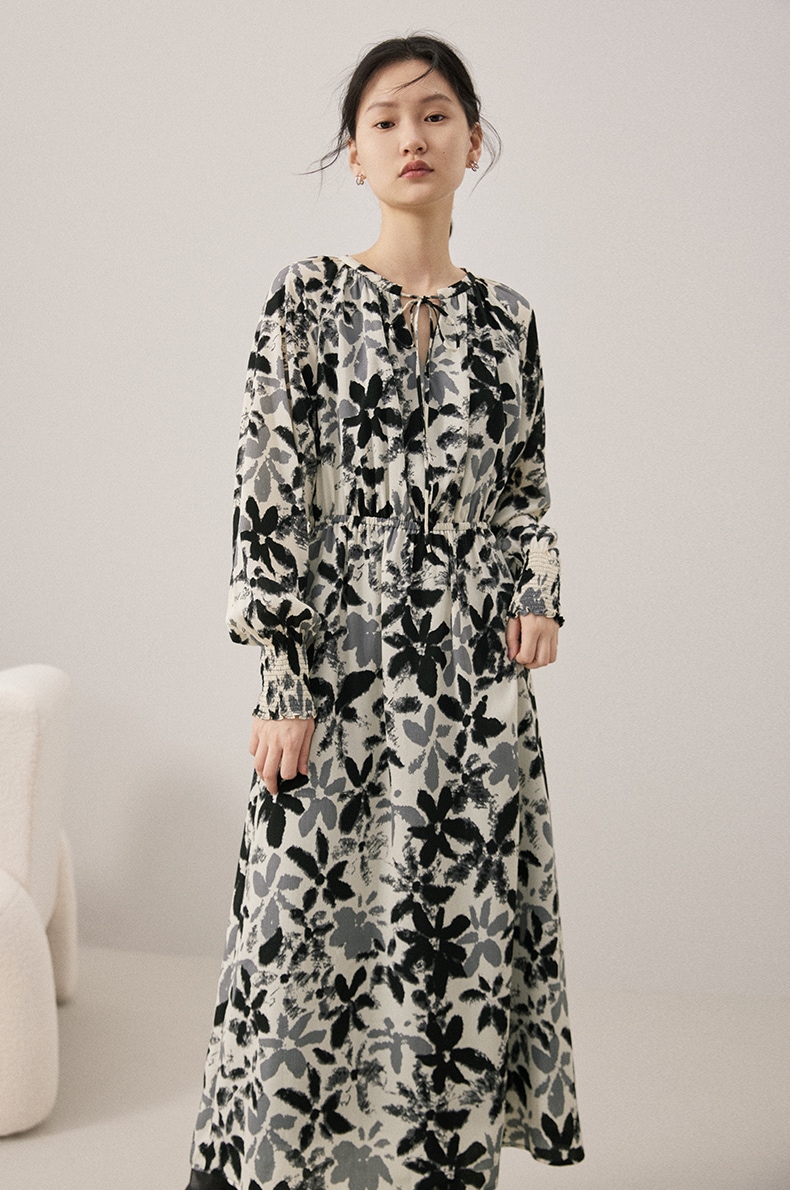 レディース エレガント 長袖 プリント ドレス 女性 秋 冬 フレンチ v ネック スカート ウエスト ブラック ホワイト S M L かわいい 大人可愛い きれいめ シンプル カジュアル 大人