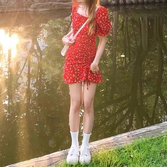 レディース ワンピース ミニ 半袖 パフスリーブ スクエアネック ギャザー かわいい 大人可愛い カジュアル 上品 おしゃれ レトロ こなれ感 ガーリー ルーズ 個性的 存在感 抜け感 ラブリー