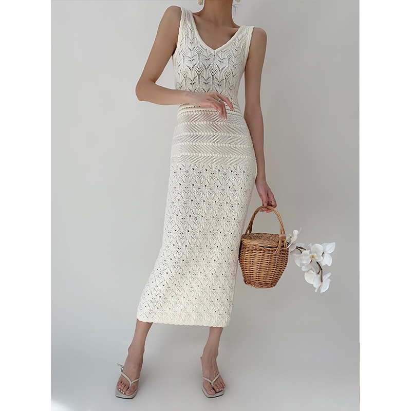 【1点ご購入 で10点プレゼントいたします】透かし編みニットワンピースVネックノースリーブボトムニットスカート着やせ高級感タンクトップワンピース