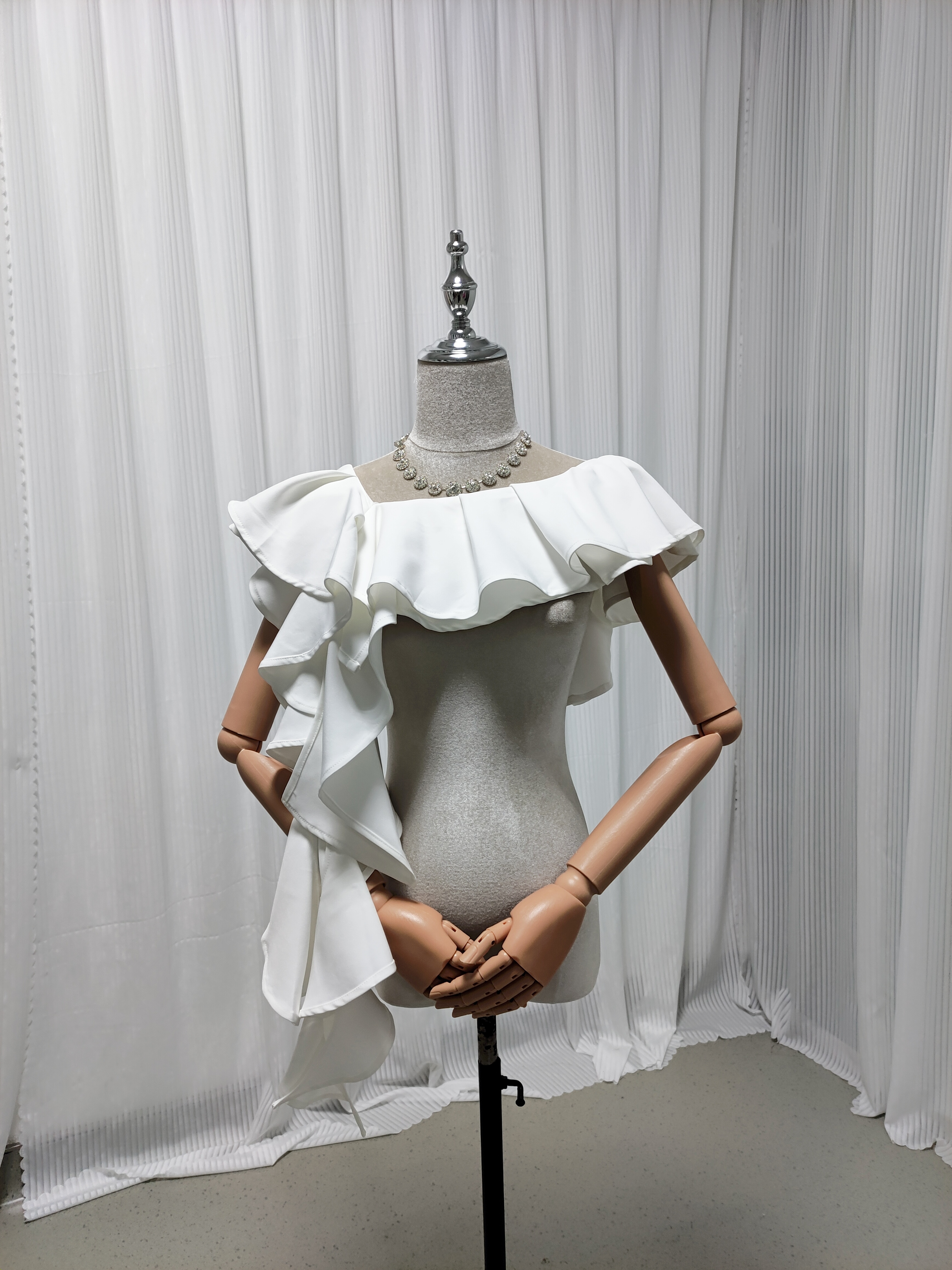 ウエディングドレスアレンジ用ワンショルダー型 取り外しフリル ラッフルスカー クレープ生地