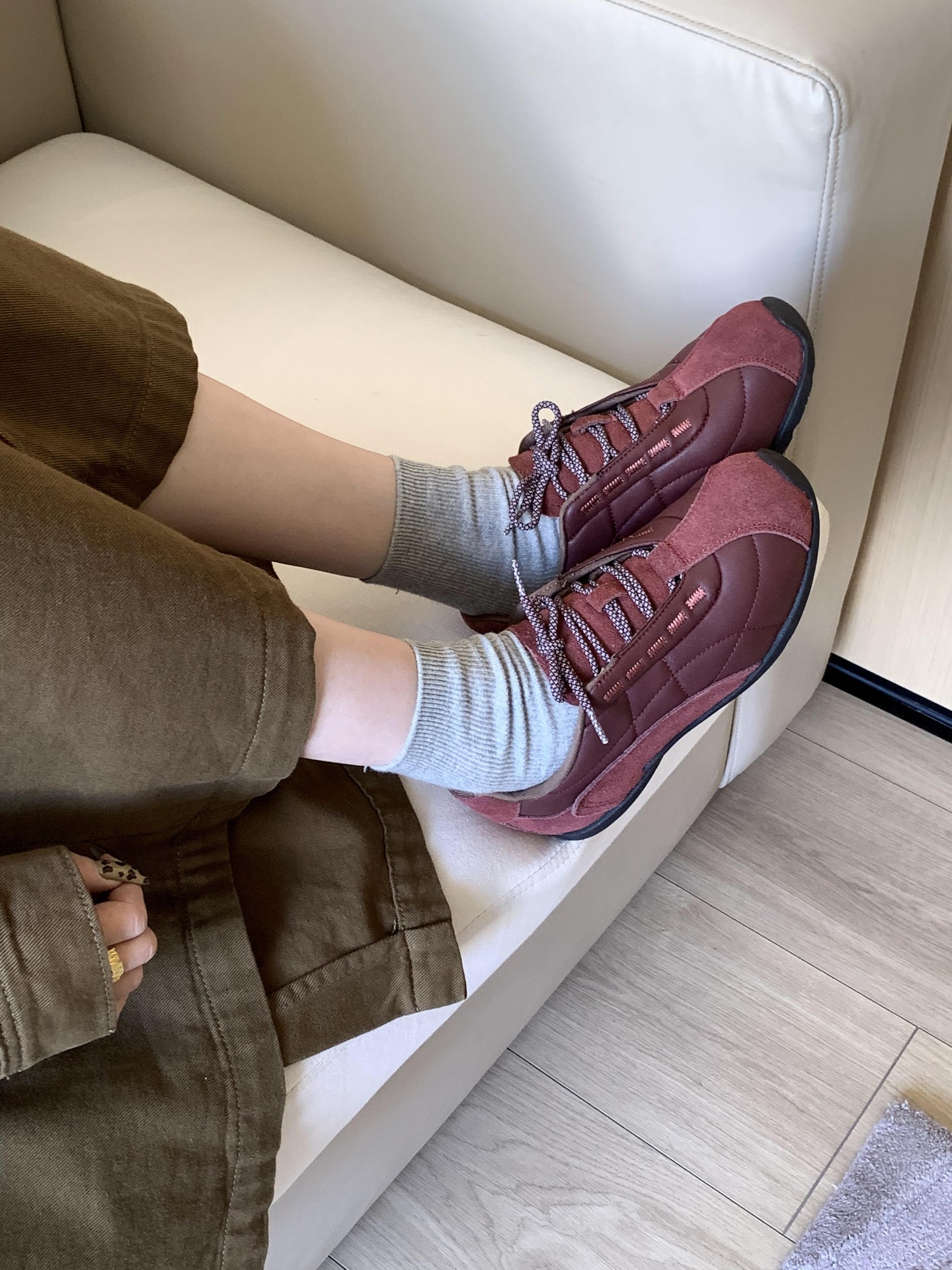 女性用のソフトソールレトロフォレストガンプシューズ春と秋のライトスポーツシューズ2024新しい女性靴レッドドイツのトレーニングシューズラウンドトーシューズ