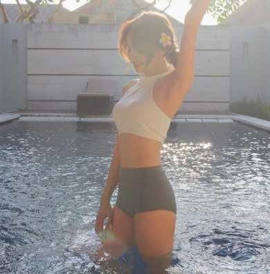 水着 ビキニ タンキニ セクシービキニ セパレート バックリボン 上下セット 大人可愛い きれいめ セクシー シンプル キュート 無地 韓国 10代 20代 レディース 夏 海 ビーチ プール リゾ