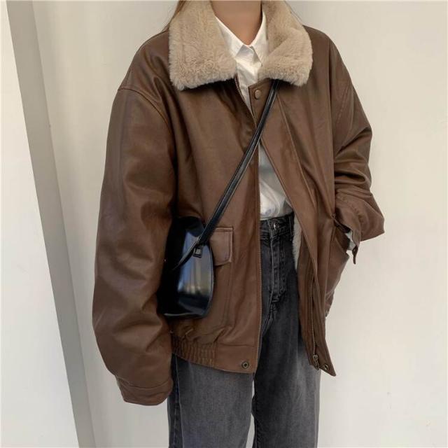 赤字覚悟最安値ドッキング フェイクレザー ジャケット アウター レディース 上着 個性的 秋 冬 ロング丈 お尻カバー 長袖 二腕カバー ドロップショルダー 襟付き Iライン 切り替えデザイン 落ち感