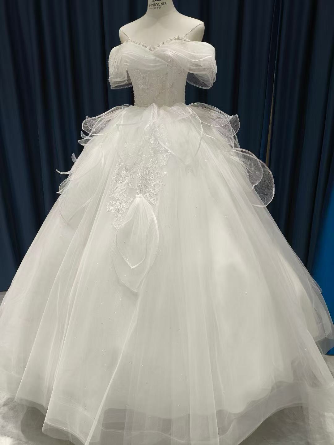 ウェディングドレス オフショルダー 憧れのドレス 繊細レース 花モチーフ 結婚式